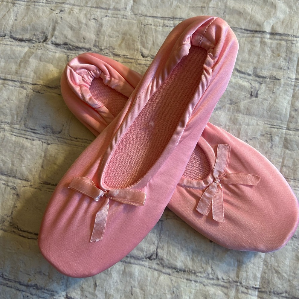 RETRO STYLE PINK WITH SATIN TOE BOW SLIPON GRIP SOLES WOMEN’S SLIPPERS 9.5-10.5